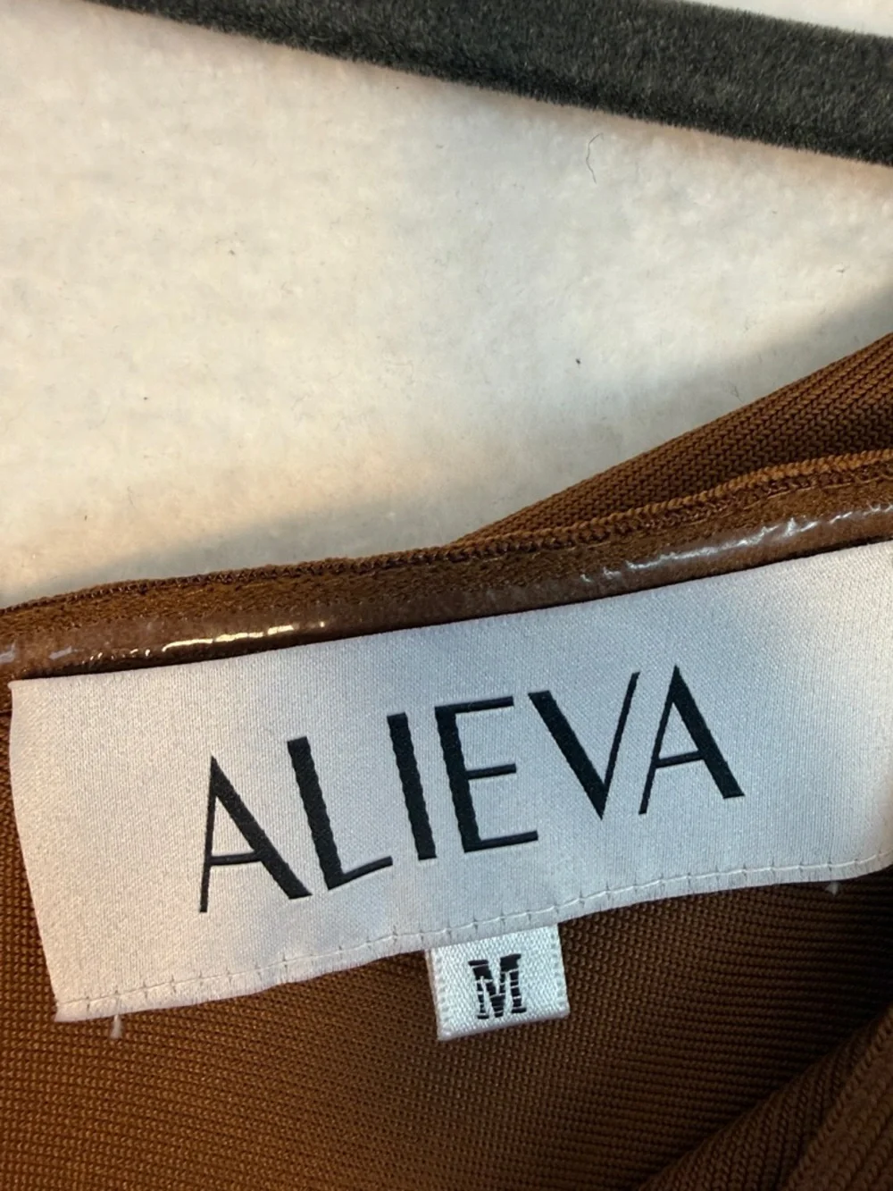 ALIEVA Jade Off-Shoulder Dress in Tawny Brown Size Medium - Picture 4 of 7